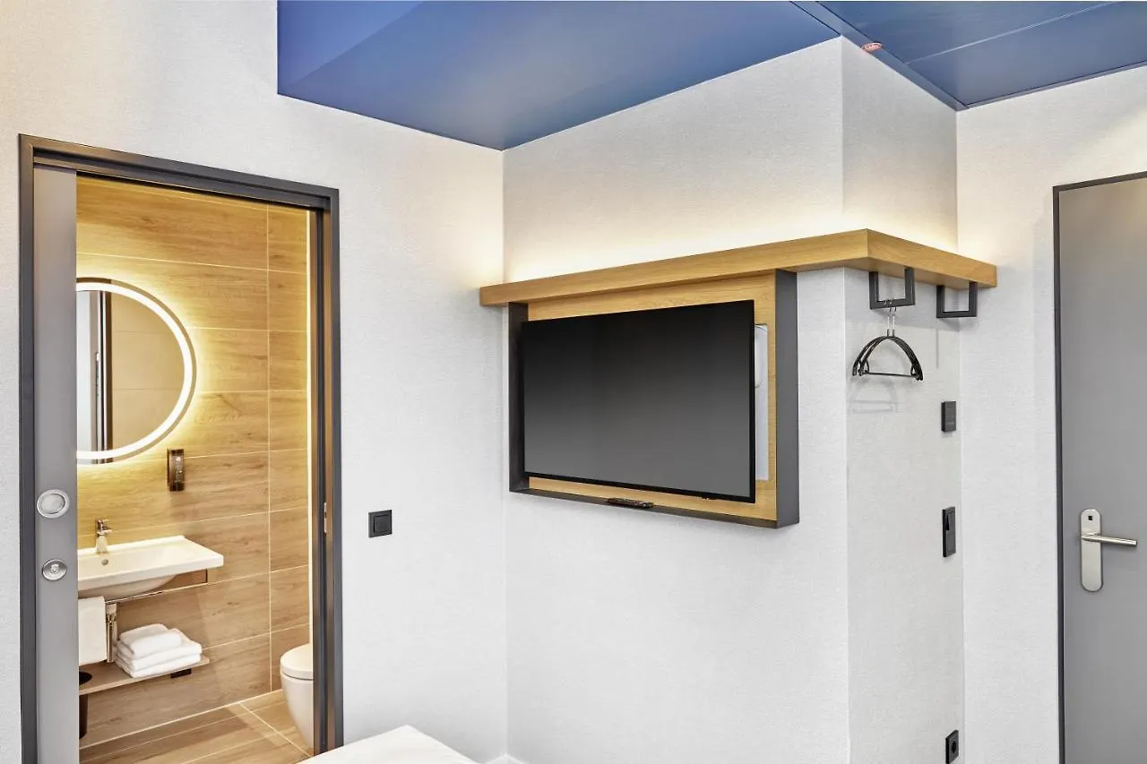 ***  H2 Hotel Duesseldorf Seestern Germany